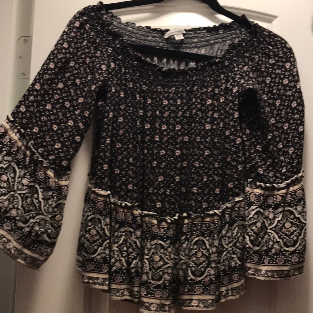 American Eagle off the shoulder flowy top